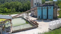 Gošče v bazenih čistilne naprave Eternita spominjajo na to, kar je 
priteklo iz pip po hišah v naselju. 