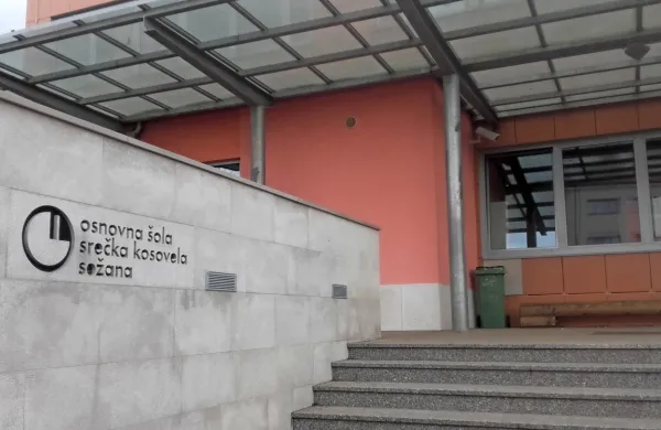 Osnovna šola Srečka Kosovela Sežana bo tudi v novo šolsko leto 
vstopila z vršilcem dolžnosti ravnatelja. Kdo bo to, pa še ni znano. 