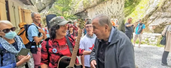 Pogovor  prijateljev: Bineta Pibernika  in Marjetke Popovski