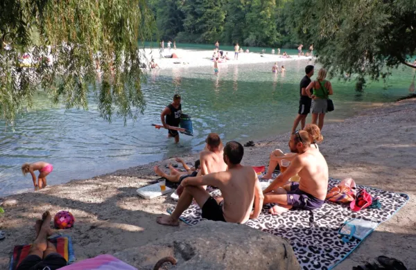 Vikendi so na Sotočju živahni, med tednom pa umirjeno športni in duhovni za krepitev odpornosti 
pred novim koronavirusom. 