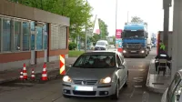 Za 28-letnim Čečenom, ki je junija na mejnem prehodu v Vrtojbi 
zbežal v Slovenijo,  sta razpisana dva evropska priporna naloga.