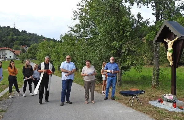 Obnovili križ, zaradi katerega so Šempetrci dražili Hrastovce