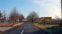 Predvidoma prihodnje leto naj bi na vhodu v Komen iz smeri 
Gorjanskega, ob nekdanjem Alukomnu,  uredili krožišče. Tja bi se 
lahko preselil tudi bencinski servis.   