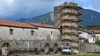 Na stolpu s cinami so začeli nujna vzdrževalna dela.