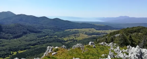 Pogled z Orlovice na Gomance in Kvarnerski zaliv.  