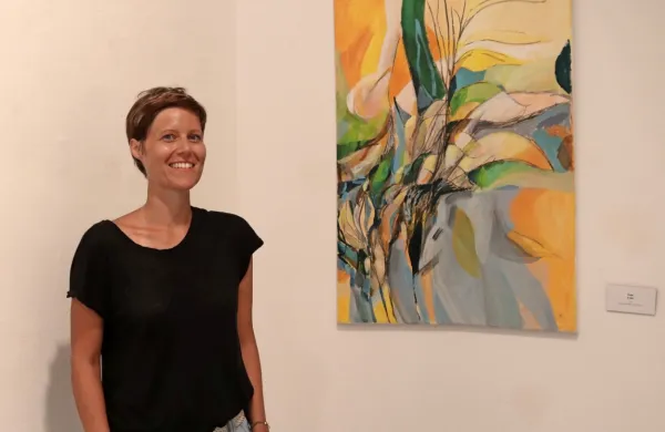 Poleg klasičnih platen Mojca Lenardič v galeriji Meduza postavlja 
na ogled tudi sadove eksperimentiranja z digitalno tehnologijo.