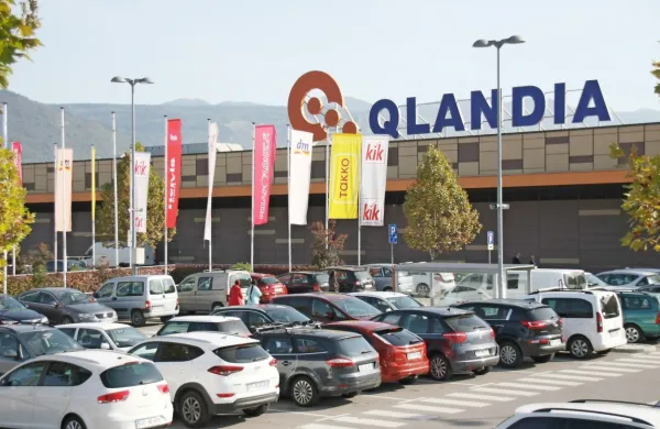 Italijan je kar petkrat drogerijo v Qlandii zapustil z ukradenimi 
parfumi.