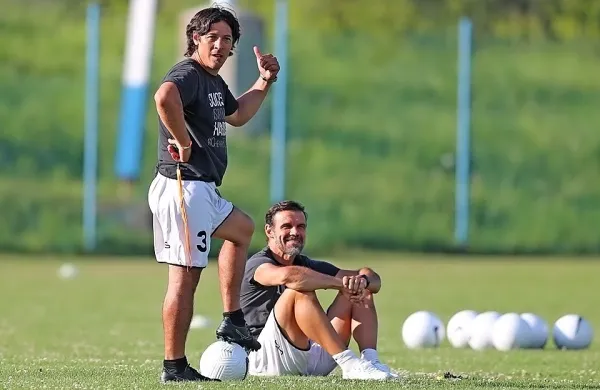 Mauro Camoranesi (levo) in njegov pomočnik Andres Yllana med treningom. 

