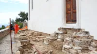 V razkopani Adamičevi ulici bodo delavci kmalu popravili tlak in ga 
poravnali. 