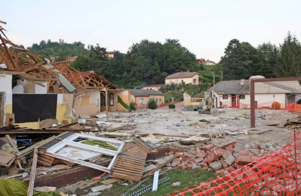 Ko bo rušenje stare šolske stavbe končano, se bo ob šoli sprostil prostor, ki ga šolarji že nestrpno čakajo. 