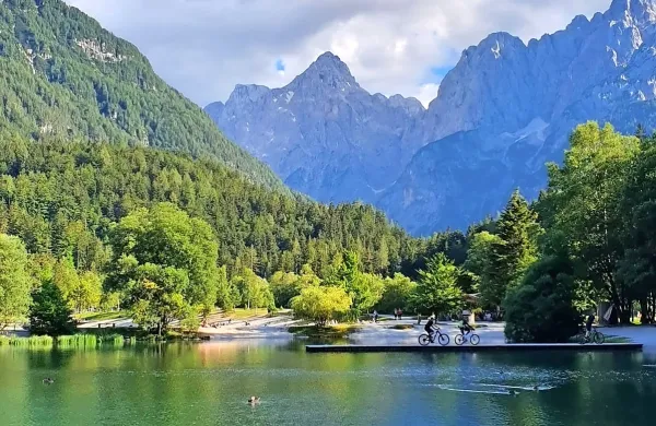 Kranjska Gora je med Primorci po podatkih Fursa zelo priljubljena, 
saj je po izboru  na prvem mestu prebivalcev več kot tretjine 
primorskih občin.