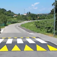 V Kampelu so preuredili hitrostne ovire, ki so tako bolj varne. 