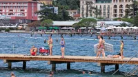 Strožji ukrepi pri sosedih, boljši obisk pri nas?