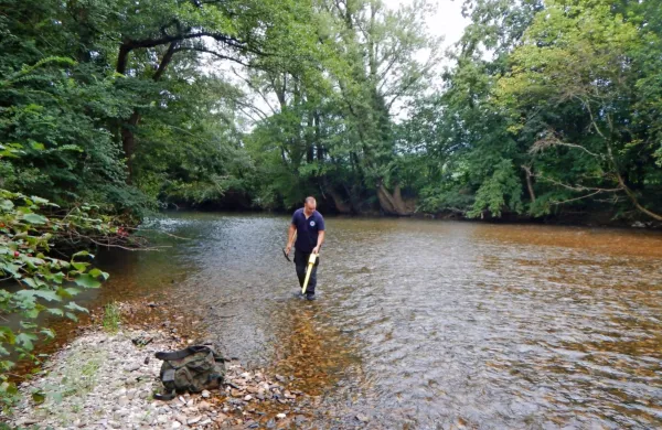 Martin Ambramič je pri detekciji reke Vipave pri Batujah skupno 
našel 16 ročnih bomb avstrijske izdelave iz prve svetovne vojne.