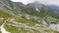 Na poti s prevala Globoko proti vrhu Vogla se je vredno ozreti 
nazaj. 
