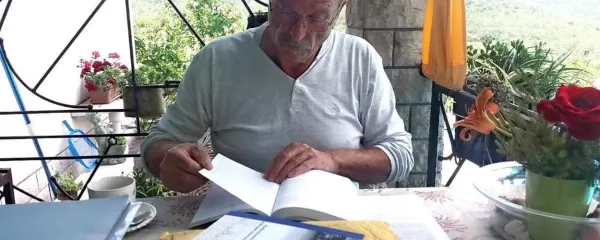Janko Sever, nekdanji kriminalist, ki je bil junija 1991 med 
osamosvojitveno vojno na čelu koprske uprave za notranje 
zadeve,  bo zbrane podatke in pričevanja o vlogi  Stanislava Požarja 
v osamosvojitveni vojni zbral v knjigi. 