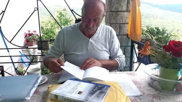 Janko Sever, nekdanji kriminalist, ki je bil junija 1991 med 
osamosvojitveno vojno na čelu koprske uprave za notranje 
zadeve,  bo zbrane podatke in pričevanja o vlogi  Stanislava Požarja 
v osamosvojitveni vojni zbral v knjigi. 