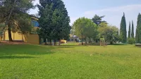 Prizidek k OŠ Dušana Bordona bodo umestili  na travnik vzdolž 
šolske kuhinje in bližnje ceste.