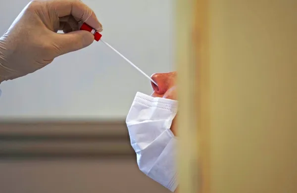 Po zadnjem testiranju so v Brkinih okužene še tri osebe, skupno 
trenutno štiri.