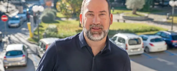 Borut Škabar, častni konzul Turčije v Kopru: “Moja vas je Lokev, 
kjer sem se rodil, moje mesto je Koper, kjer živim, moja  metropola 
pa je Istanbul.”