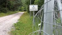Obtoženi  mama in hčerka sta pred  Jelšanami  v avto sprejeli  tri 
državljane Turčije, ki so pred tem nezakonito prečkali mejo.