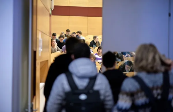 Fakultete urnike načrtujejo na način, da v predavalnicah ne bo 
gneče. 