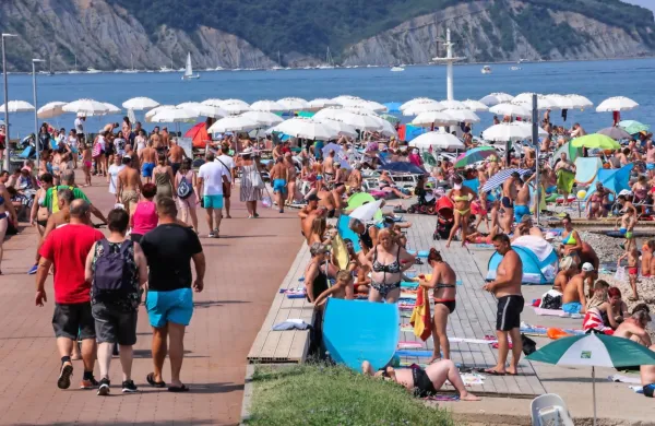Zaradi uvrstitve Hrvaške na rdeči seznam najbolj pridobiva 
domači turizem.