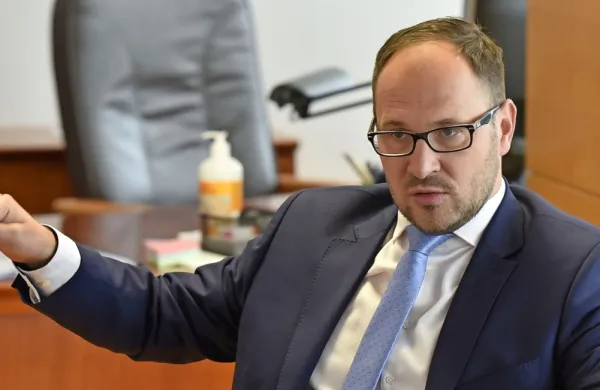 Minister za infrastrukturo Jernej Vrtovec županom svetuje, naj  do zagotovitve ustrezne rešitve preventivno raje 
prepovedo kopanje v Soči, če je lahko smrtno nevarno.
