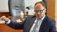 Minister za infrastrukturo Jernej Vrtovec županom svetuje, naj  do zagotovitve ustrezne rešitve preventivno raje 
prepovedo kopanje v Soči, če je lahko smrtno nevarno.