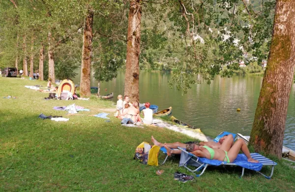 Turistični utrip je letos zelo spodbuden. Pod Modrejcami načrtujejo še več privezov za čolne, v kraju pa tudi Ribiško tržnico. 