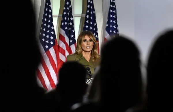 Melania Trump je svojega moža opisala kot avtentično osebo: “Če 
vam je všeč ali ne, vsaj vedno veste, kaj misli.”  