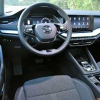 Notranjost je povsem spremenjena in  digitalizirana, kar je nova 
prihodnost celotnega Volkswagnovega koncerna. Ko se enkrat 
navadimo upravljanja, je vožnja  še bolj prijetnejša.

