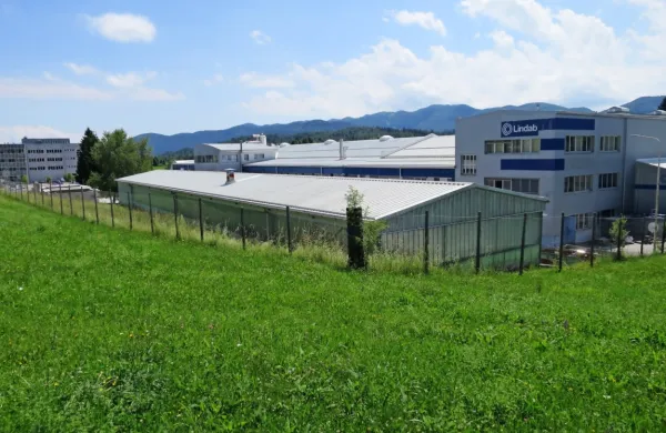 Ko so bili pogoji  likvidacije Lindaba v Godoviču  za zaposlene 
izpogajani, se je izkazalo, da bo ukinitev draga in korporacija bo 
morda našla kupca za svojo edino slovensko družbo. 