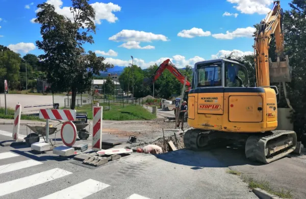 V Dobravljah bodo za dva milijona evrov dobili prenovljeno 
komunalno infrastrukturo, novo čistilno napravo, optiko, prenovili bodo tudi cesto.  