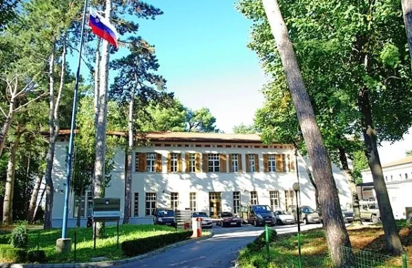Vojašnica slovenskih pomorščakov v Ankaranu bo prizorišče 
letošnje povsem drugačne primorske proslave.  