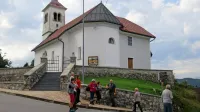 Vojsko (na fotografiji 350 letna cerkev sv. Jožefa) je dobilo odličen 
dokumentarec o sebi po scenariju in v režiji dr. Uroša Lipuščka.