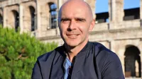 Janko Petrovec je dopisnik RTV Slovenija v Italiji. Preden je stopil 
na poklicno novinarsko pot, je bil daljše obdobje član Slovenskega 
stalnega gledališča v Trstu.