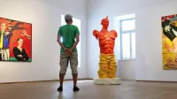 Avgusta je navdušila razstava del Erika Lovka Mož in sonce. 