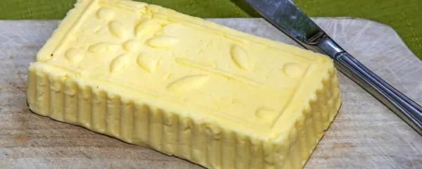 Surovo maslo iz nepasteriziranega mleka živine, ki se pase, daje 
življenjsko energijo, dviguje vedrino in optimizem.
