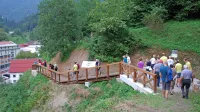 Nova  pešpot povezuje zgornji in spodnji del Podbrda z razgledi na 
dolino in hribe. 