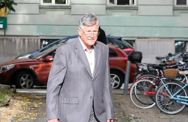Ajdovec Dušan Črnigoj se zaradi domnevne pomoči pri zlorabi 
položaja zagovarja na ljubljanskem okrožnem sodišču.
