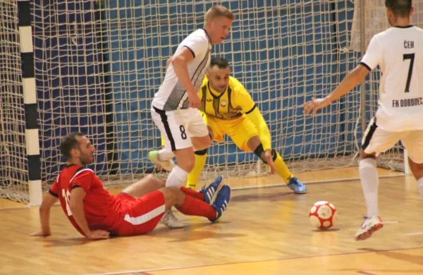 Za Oplast je bil blizu zadetku proti Dobovcu tudi sedeči Anže 
Širok.