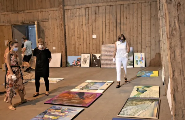  Izbranih 96 slik je do 18. oktobra na ogled  v portoroškem Monfortu in Mestni galeriji Piran.   