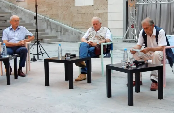 Marijan Suša, Pavel Skrinjar in Aleksander Peršolja so 4. septembra na pogovornem večeru  v amfiteatru Kosovelovega 
doma razgrnili “predzgodovino” Vilenice. 