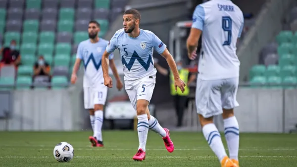 Nino Kouter (v sredini) je na nedeljski tekmi pustil dober vtis.