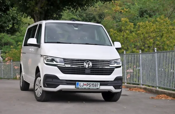 Pri Volkswagen Nutzfahrzeuge so spet z odliko opravili svoje delo. 
Najnovejšo različico kombijev  so vnovič postavili za stopničko 
višje, da bodo lažje počakali novo sedmo generacijo.