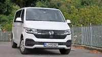 Pri Volkswagen Nutzfahrzeuge so spet z odliko opravili svoje delo. 
Najnovejšo različico kombijev  so vnovič postavili za stopničko 
višje, da bodo lažje počakali novo sedmo generacijo.