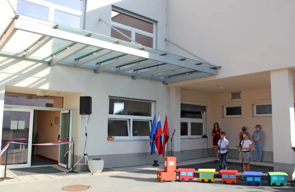 V zadnjih desetih letih se je število otrok na podružnični šoli v Hruševju skoraj podvojilo, prostorsko 
stisko pa je zdaj rešil novi nadzidek. 