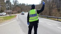 Kljub temu, da je bil španski državljan okužen z novim virusom, 
NIJZ policistov, ki sta ga aretirala, ni poslal na testiranje za novi 
koronavirus.