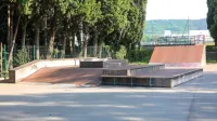   Ker je izolski skate park bolj na samem in slabo vzdrževan,  so si ga 
prisvojili tudi odvisniki.     

  